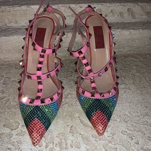Valentino Rockstud Strauss Pump